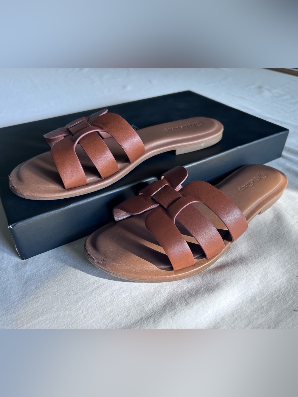 The Drop Brown Woven Cutout Slide Sandals Size 7 Cognac